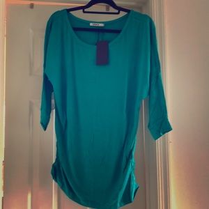 Scooped neck 3/4 sleeves top